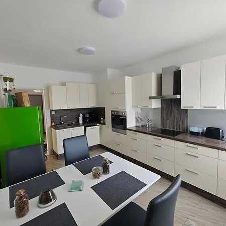 Grosszuegige Mit Terrasse Цельтвег