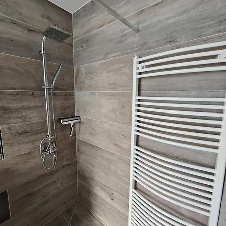 Grosszuegige Mit Terrasse Appartamento Zeltweg