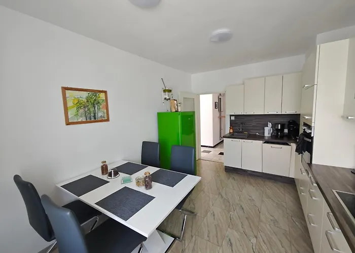 Appartement Grosszuegige Mit Terrasse Zeltweg