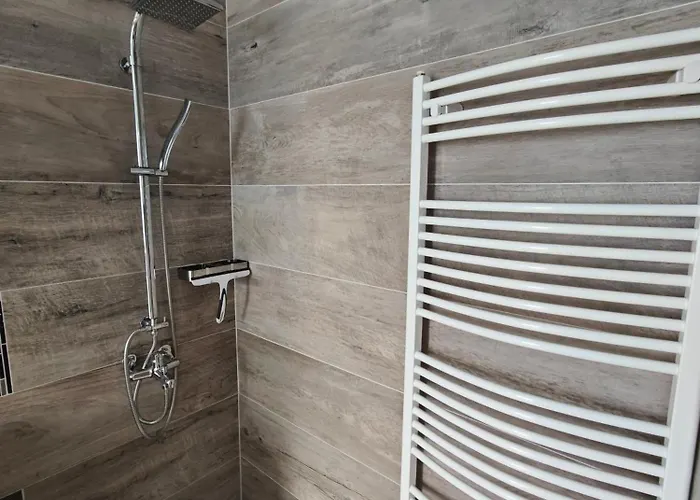 Grosszuegige Mit Terrasse Appartamento Zeltweg